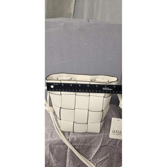 a.n.a Woven Faux Leather Bucket Crossbody Bag Cream Off-White 72848-5 - Picture 6 of 9